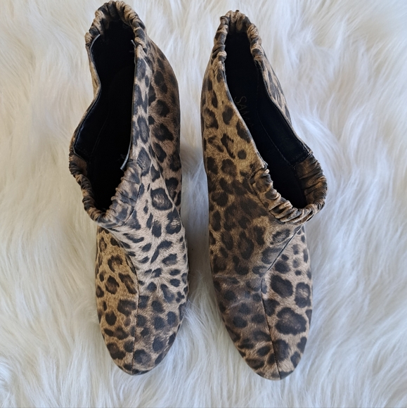 HURRY. New Sam & Libby booties - Picture 2 of 9